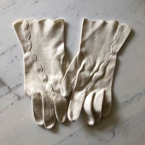 Vintage cream gloves